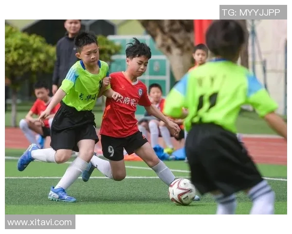 青春飞扬绿茵场青少年足球赛展现拼搏精神与团队合作魅力 青春飞扬绿茵场青少年足球赛展现拼搏精神与团队合作魅力